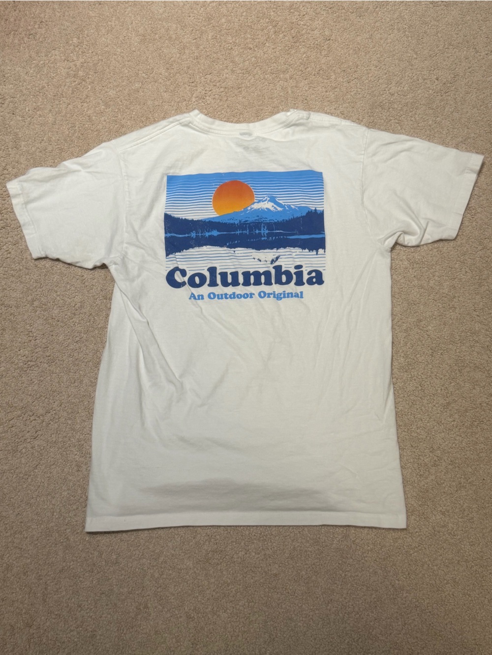 Columbia Men’s Short-Sleeve White Graphic Tee